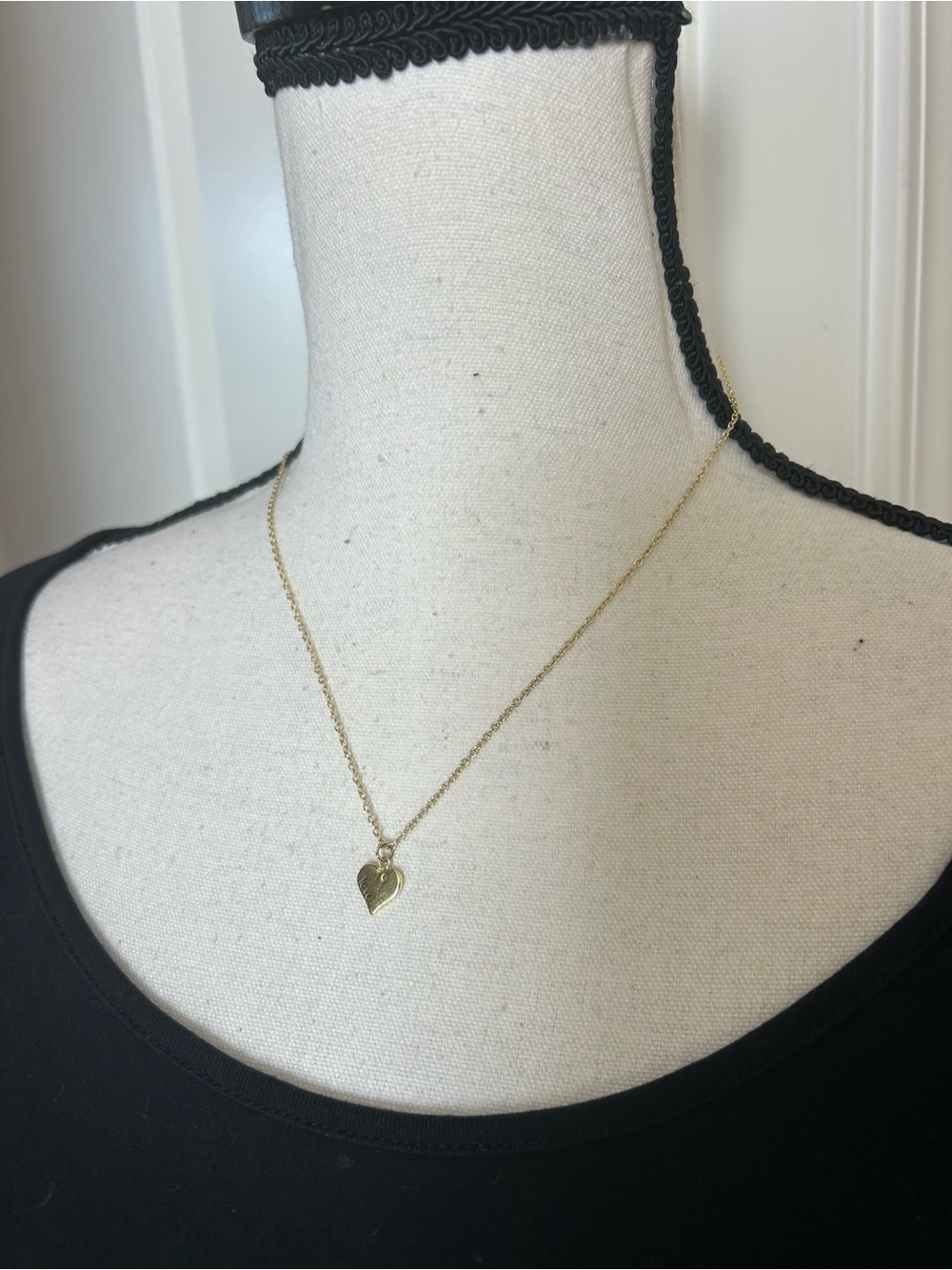 Gold Heart Pendant Necklace - Classic Women’s Jewelry